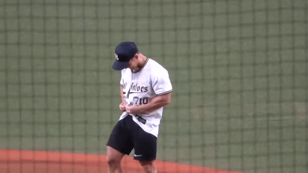 본문 이미지 - 일본 보디빌더 겸 방송인 요코카와 나오타카. (유튜브 갈무리)