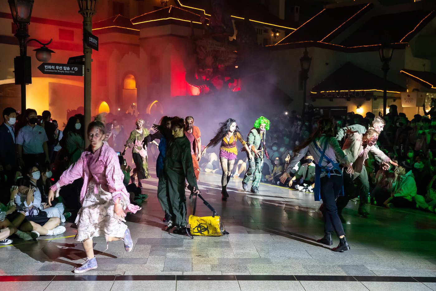 본문 이미지 - 통제구역A의 좀비들(롯데월드 제공)