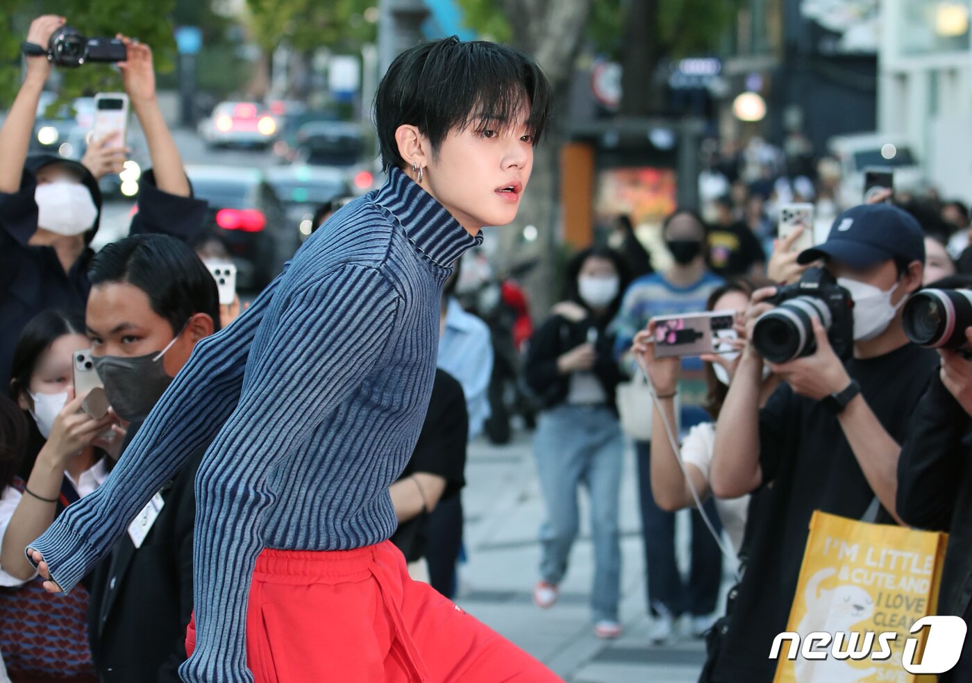 본문 이미지 - 보이그룹 투모로우바이투게더&#40;TXT&#41; 연준이 21일 오후 서울 용산구 한남동 디젤 스토어에서 열린 라이프 스타일 브랜드 디젤&#40;Diesel&#41; 오픈 기념 행사에 참석하고 있다. ⓒ News1 권현진 기자