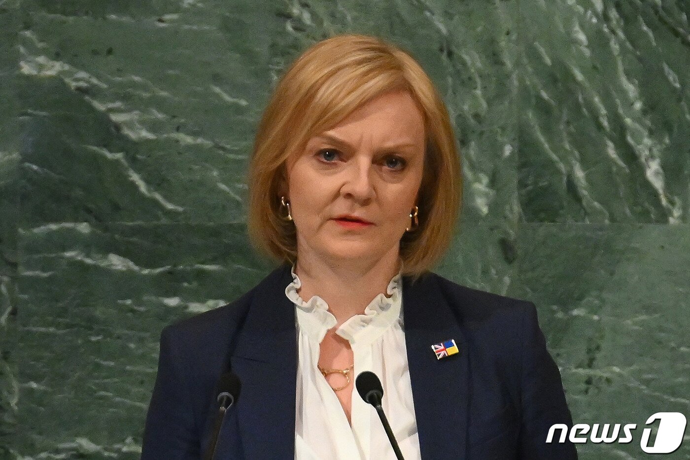 본문 이미지 - 리즈 트러스 영국 총리가 21일(현지시간) 뉴욕의 유엔 본부에서 열린 77차 유엔 총회서 연설을 하고 있다. ⓒ AFP=뉴스1 ⓒ News1 우동명 기자