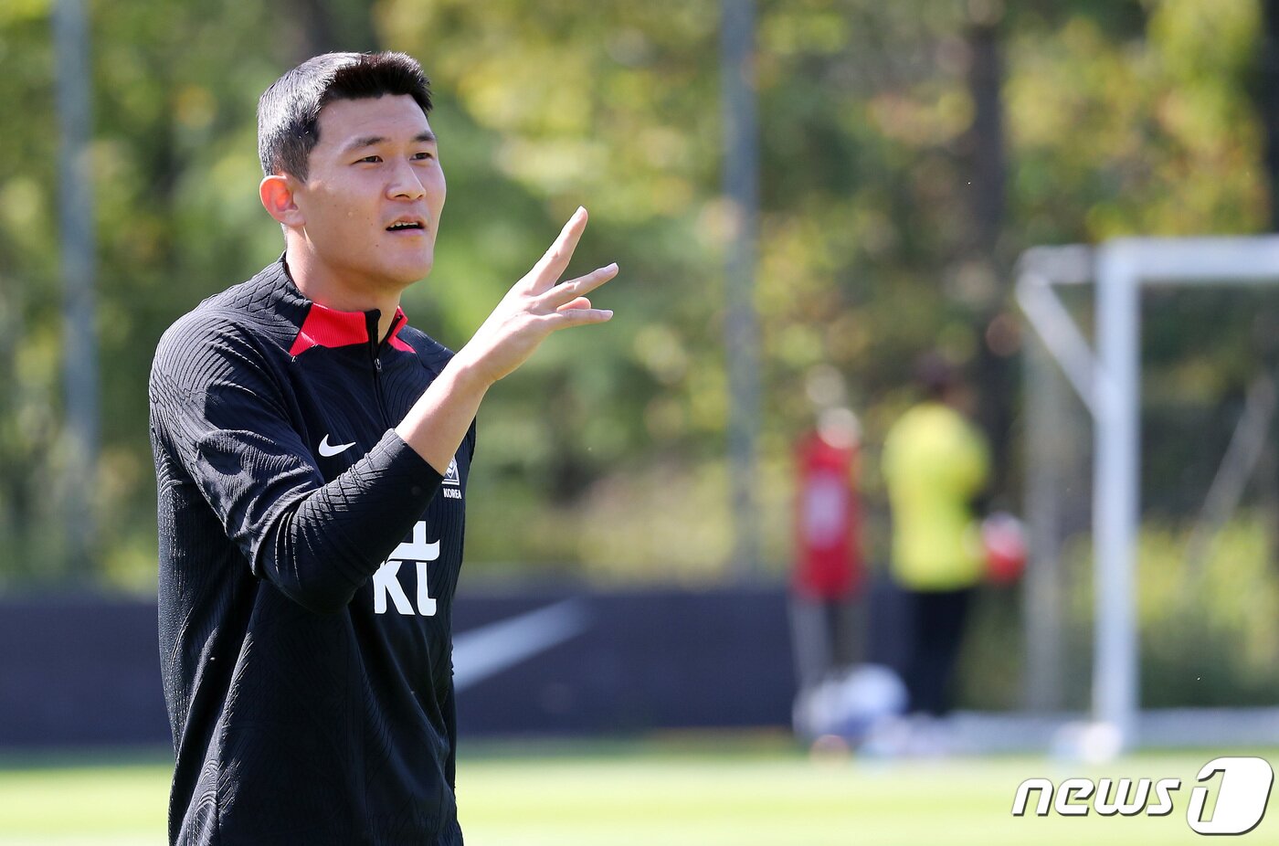본문 이미지 - 대한민국 축구대표팀 김민재가 22일 오전 경기 파주 국가대표 트레이닝센터(NFC)에서 훈련을 하고 있다. 대한민국 축구대표팀은 오는 23일 고양종합운동장에서 코스타리카와 맞대결을 펼친 뒤, 27일 서울월드컵경기장에서 카메룬을 상대한다. 2022.9.22/뉴스1 ⓒ News1 이동해 기자