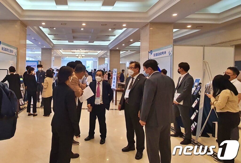 본문 이미지 - 22일 전북 부안군 소노벨 변산에서는 제44차 한국동물위생학회 학술발표대회가 열렸다. ⓒ 뉴스1 최서윤 기자