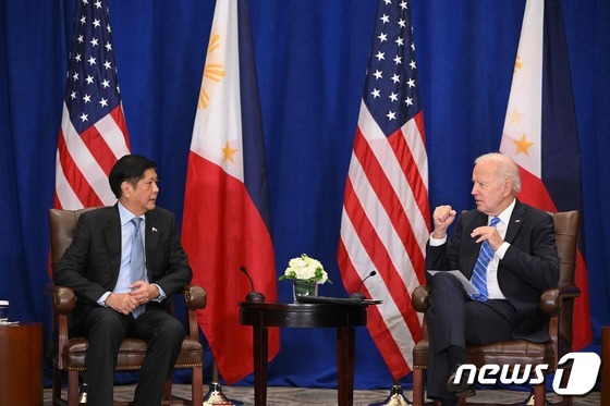 [사진] 필리핀 대통령과 회담하는 \'尹 48초 환담\' 바이든