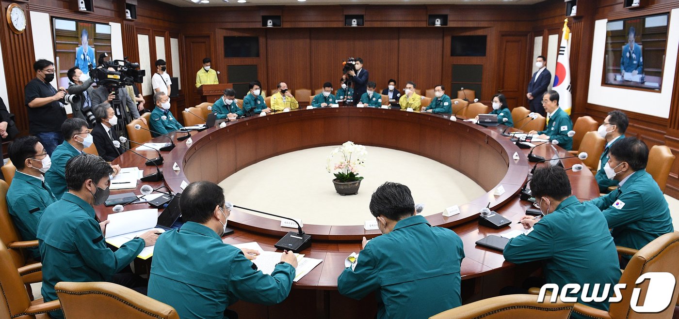 한덕수 국무총리가 23일 오전 서울 종로구 정부서울청사에서 열린 코로나19 중앙재난안전대책본부&#40;중대본&#41; 회의에 참석해 모두발언을 하고 있다. &#40;공동취재&#41; 2022.9.23/뉴스1 ⓒ News1 김명섭 기자