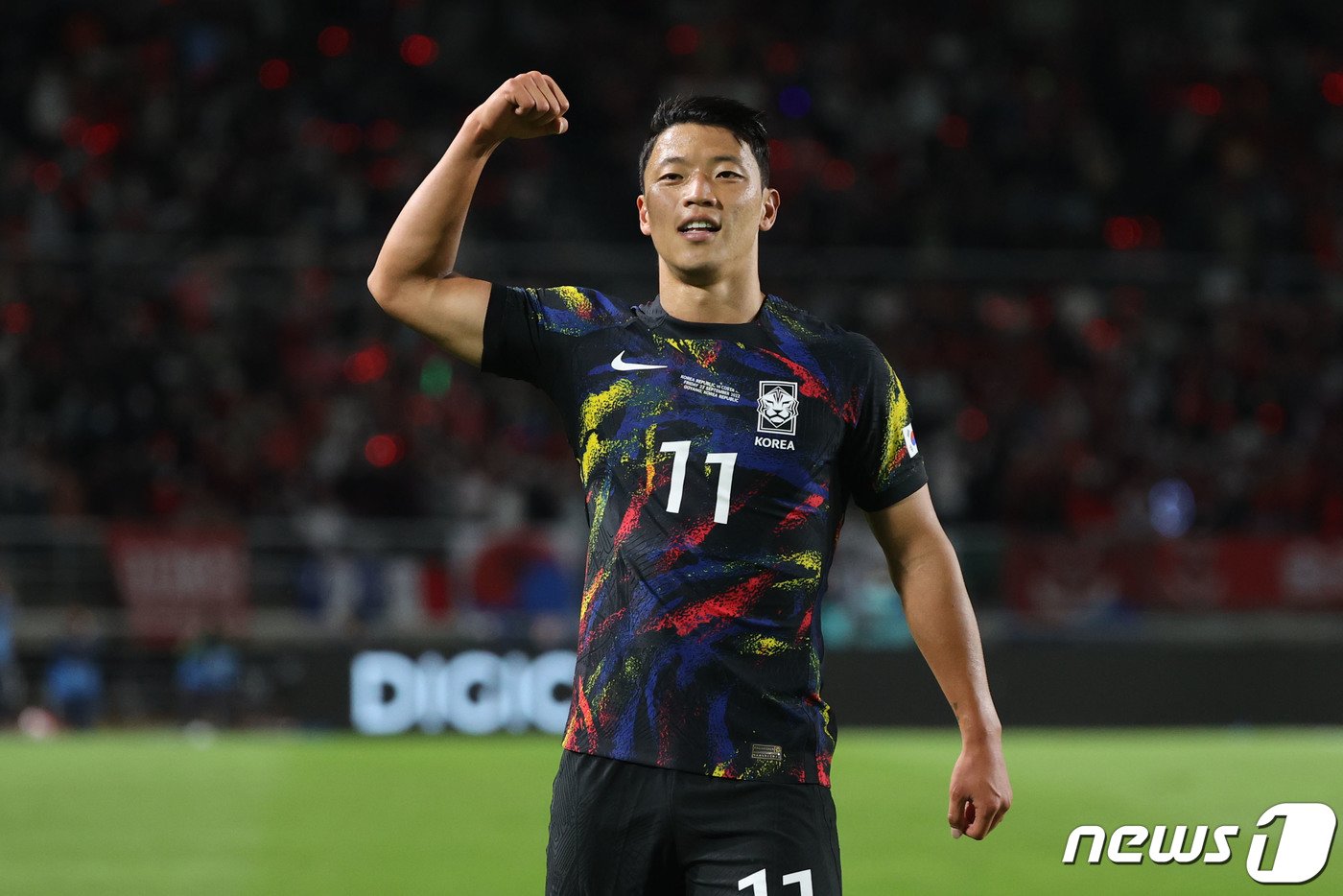 본문 이미지 - 황희찬이 23일 오후 경기 고양종합운동장에서 열린 대한민국과 코스타리카의 친선경기에서 선제골을 성공시킨뒤 세리머니를 하고 있다. 2022.9.23/뉴스1 ⓒ News1 이광호 기자