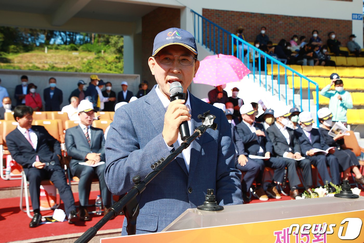 이완섭 서산시장이 ‘제15회 서산시민체육대회’ 개회사를 하고 있다&#40;서산시 제공&#41;