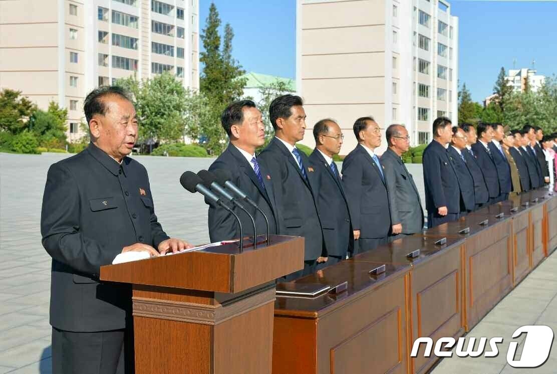 본문 이미지 - &#40;평양 노동신문=뉴스1&#41; = 연설하는 리병철 당 비서. [국내에서만 사용가능. 재배포 금지. DB 금지. For Use Only in the Republic of Korea. Redistribution Prohibited] rodongphoto@news1.kr