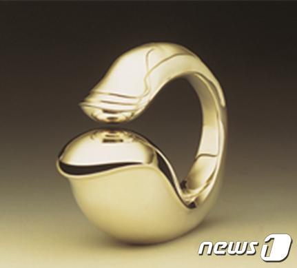 본문 이미지 - 크리머, 1975-76, 은(92.5), 13x7.4x15cm(서울공예박물관 제공)