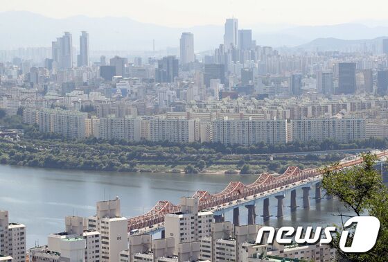 서울 강남구 압구정 한강변 아파트 모습. 2022.9.27/뉴스1 © News1 임세영 기자