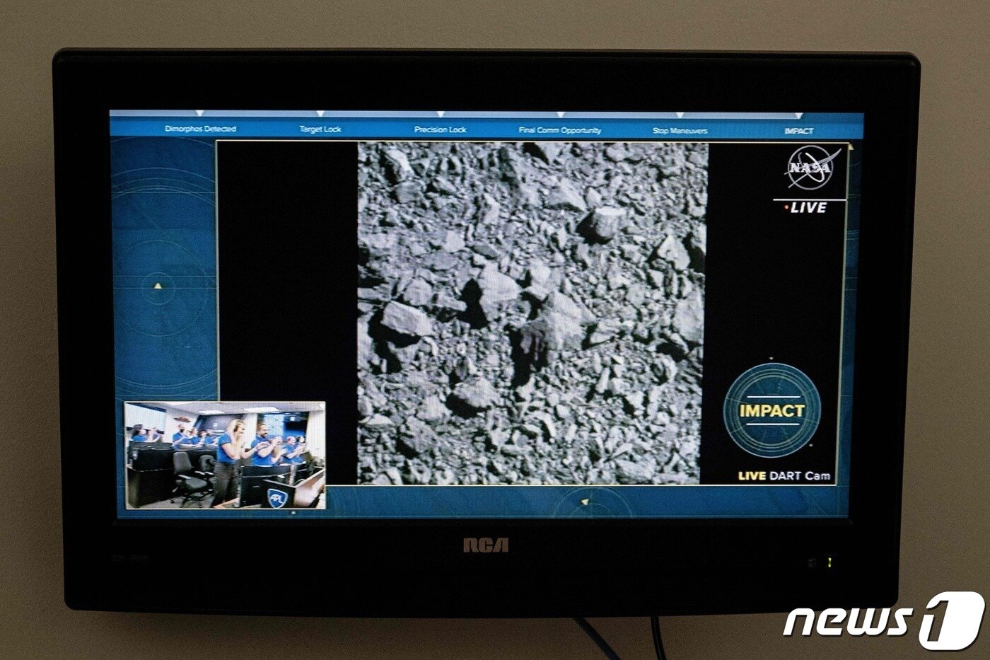 본문 이미지 - 나사 케네디우주센터가 공개한 우주선과 소행성 디모르포스 충돌 마지막 모습. 2022. 9. 26. ⓒ AFP=뉴스1 ⓒ News1 최서윤 기자