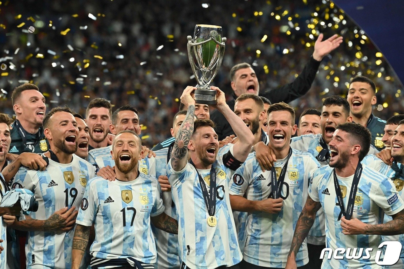 본문 이미지 - 아르헨티나의 리오넬 메시&#40;가운데&#41; ⓒ AFP=뉴스1