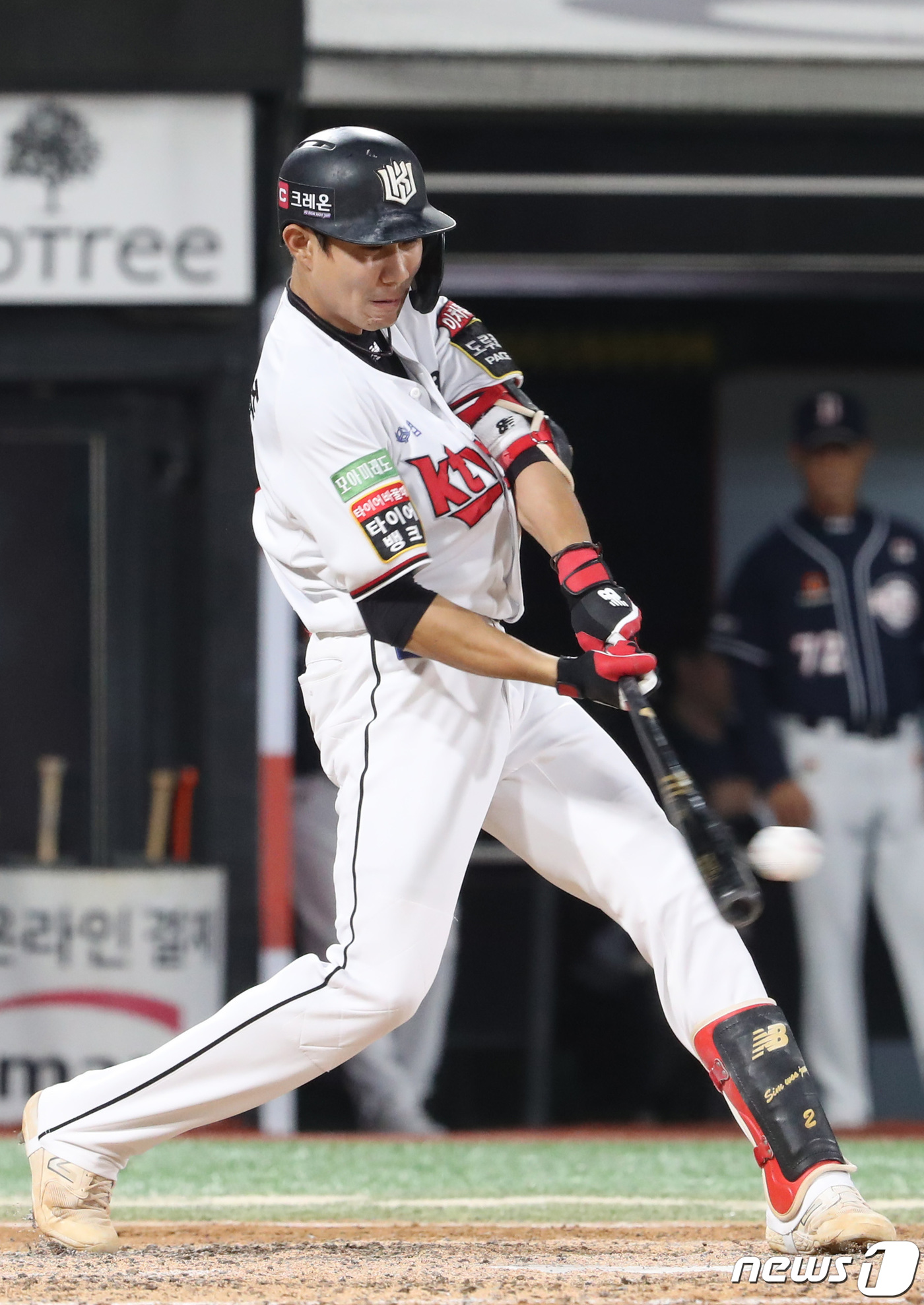 (수원=뉴스1) 김영운 기자 = 27일 오후 경기 수원 장안구 KT위즈파크에서 열린 ‘2022 신한은행 SOL KBO리그’ KT 위즈와 두산 베어스의 경기, 8회말 무사 주자 없는 …