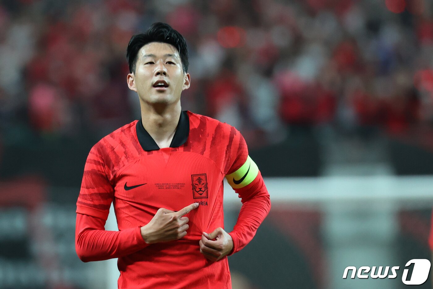 본문 이미지 - 손흥민이 27일 오후 서울 마포구 상암동 서울월드컵경기장에서 열린 축구 국가대표 평가전 대한민국과 카메룬의 경기에서 선제골을 성공시킨 뒤 세리머니를 하고 있다. 2022.9.27/뉴스1 ⓒ News1 이광호 기자