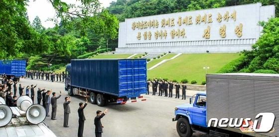 북한, 황해남도에 의약품·농기계 공급 선전…\
