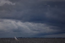 [사진] 허리케인 접근따라 먹구름 몰려오는 플로리다 해안