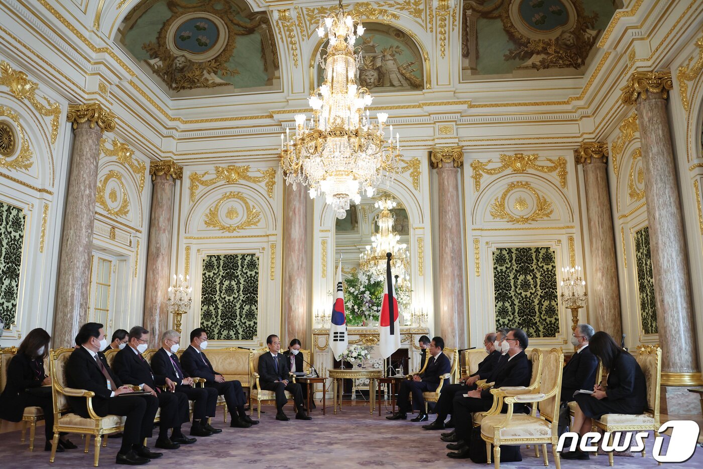 본문 이미지 - 한덕수 국무총리가 28일 일본 도쿄 아카사카 영빈관에서 기시다 총리를 만나 대화하고 있다. 2022.9.28/뉴스1 ⓒ News1 박지혜 기자