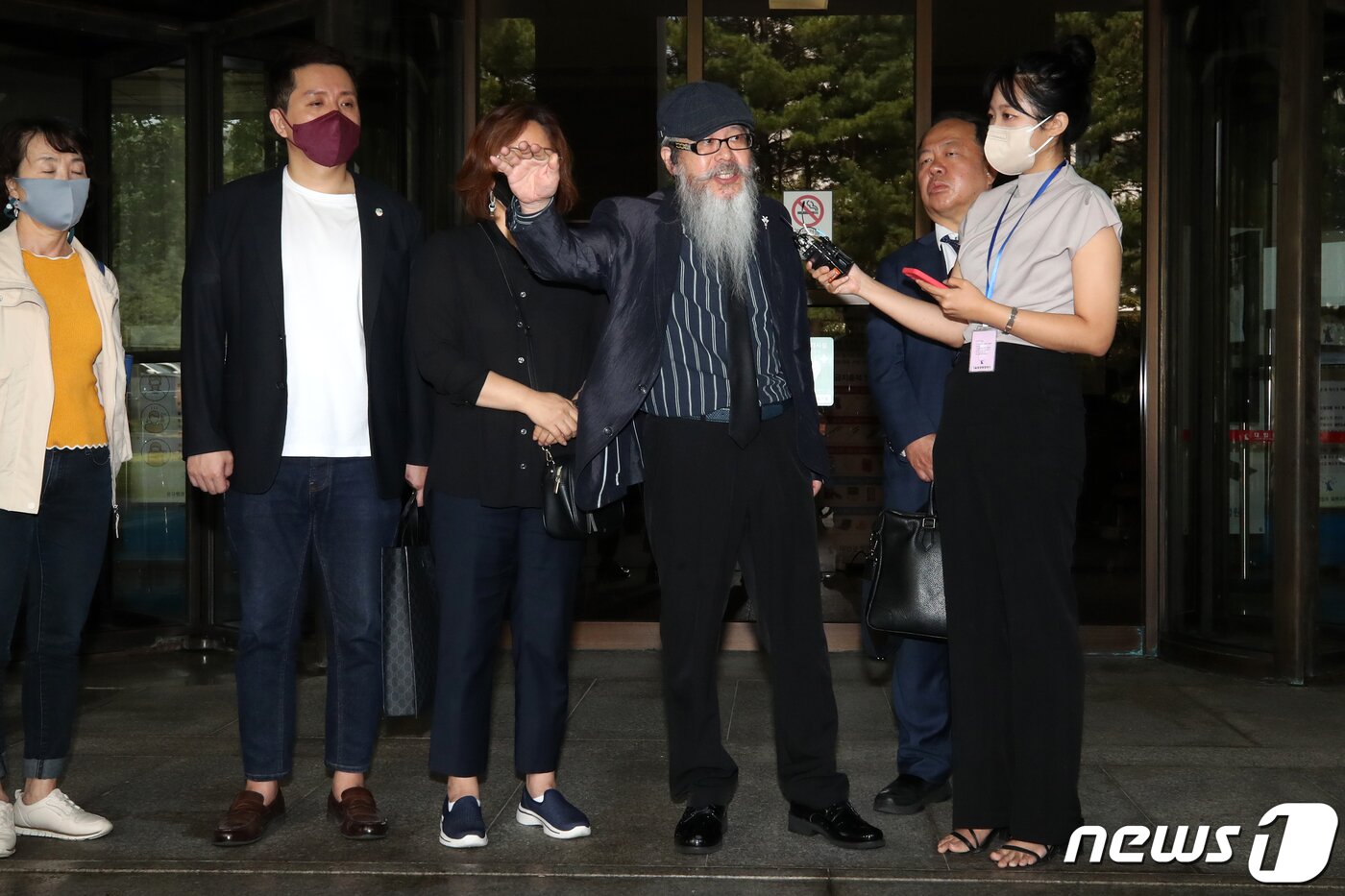 본문 이미지 -  고(故) 이예람 중사의 아버지 이주완 씨가 29일 서울 서초구 대법원에서 판결에 대한 입장을 밝히고 있다. 2022.9.29/뉴스1 ⓒ News1 이승배 기자