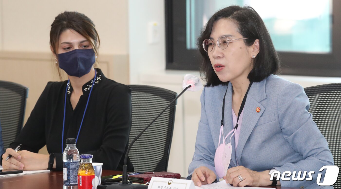 본문 이미지 - 김현숙 여성가족부 장관이 서울 종로구 정부서울청사에서 열린 2022 다문화가족 참여회의에서 모두 발언을 하고 있다. 2022.9.29/뉴스1 ⓒ News1 김명섭 기자