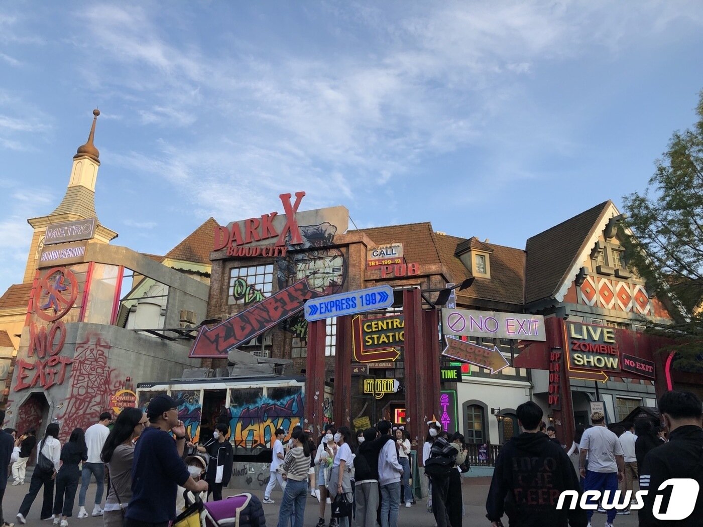 본문 이미지 - 평일 오후에 블러드시티6를 찾은 관람객들의 모습ⓒ News1 윤슬빈 기자