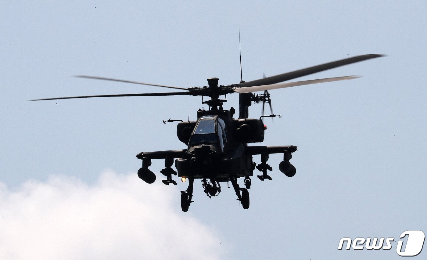 본문 이미지 - 육군이 운용 중인 AH-64 '아파치' 헬기. 2022.10.1/뉴스1 ⓒ News1 박세연 기자