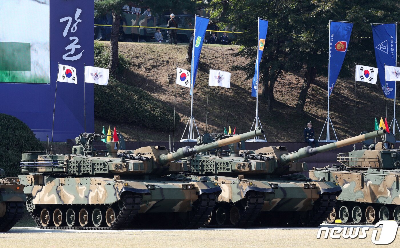 본문 이미지 - 29일 충남 계룡시 계룡대 대연병장에서 열린 제74주년 국군의날 미디어데이 행사에 K-2전차가 전시돼있다. 2022.10.1/뉴스1 ⓒ News1 박세연 기자