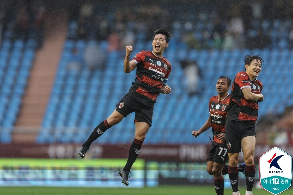 본문 이미지 - 포항 스틸러스의 신진호, (한국프로축구연맹 제공)