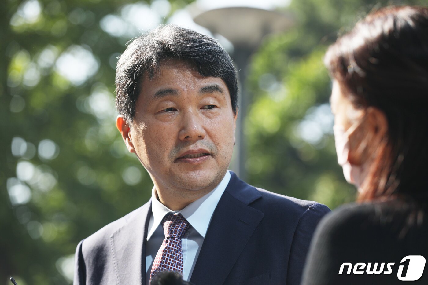 본문 이미지 - 이주호 사회부총리 겸 교육부장관 후보자가 30일 오전 서울 영등포구 여의도 한국교육시설안전원에 마련된 인사청문회 사무실로 출근, 취재진 질문에 답하고 있다. 2022.9.30/뉴스1 ⓒ News1 황기선 기자