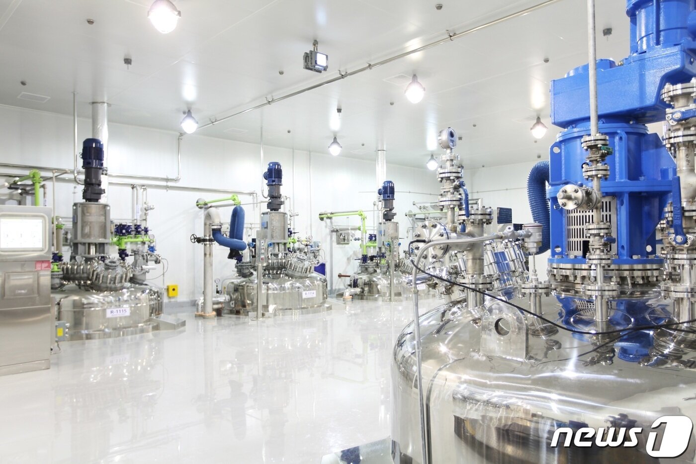 본문 이미지 - SK바이오텍 세종공장에 설치된 회분식 반응기(Batch Reactor) 상부