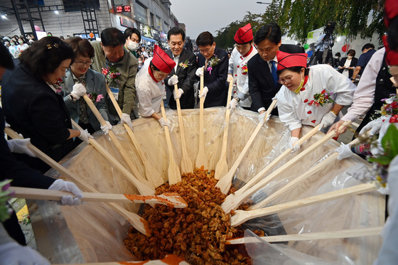 수원시, '치킨 관광' 키운다…통닭거리부터 화성까지 투어