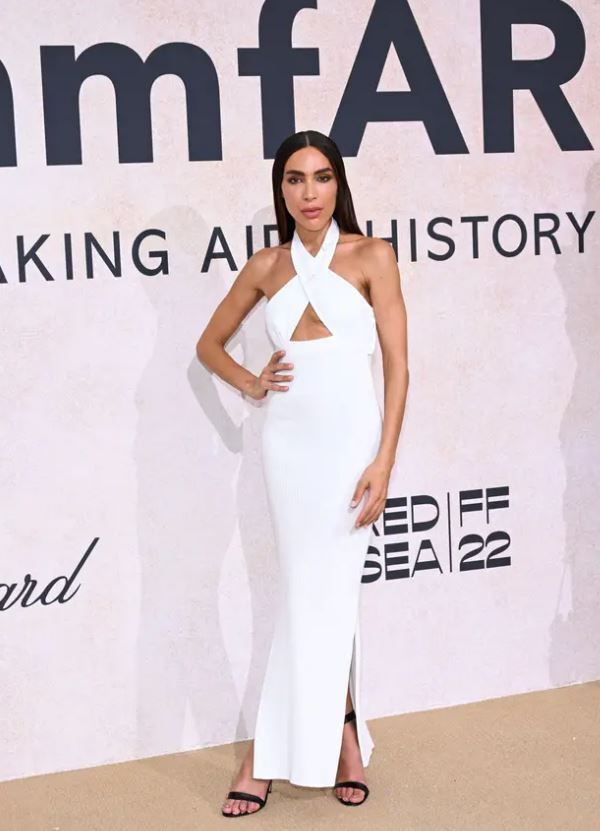 본문 이미지 - 트랜스젠더 모델 최초로 플레이보이지 표지를 장식한 이네스 라우. (스포츠 바이블 갈무리)