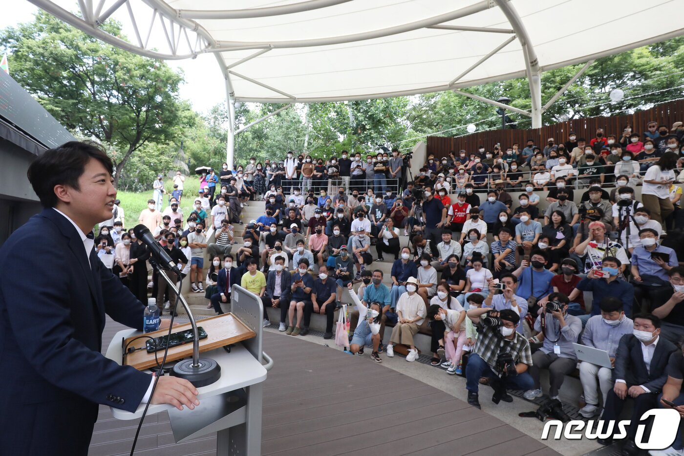 본문 이미지 - 이준석 전 국민의힘 대표가 4일 오후 대구 중구 김광석길 콘서트홀에서 열린 기자회견에 참석해 발언하고 있다. 2022.9.4/뉴스1 ⓒ News1 공정식 기자
