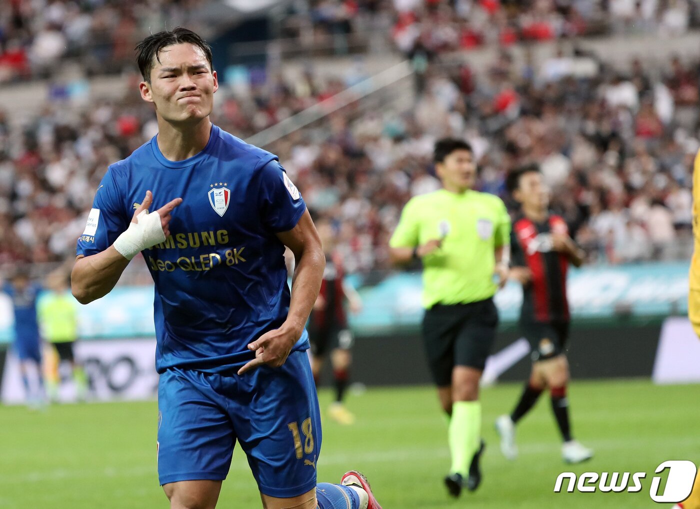 본문 이미지 - 수원 오현규가 4일 오후 서울 마포구 상암동 서울월드컵경기장에서 열린 프로축구 '하나원큐 K리그1 2022' 29라운드 FC서울과 수원 삼성의 경기 후반전에서 추가골을 넣은 뒤 세리머니 하고 있다. 2022.9.4/뉴스1 ⓒ News1 이동해 기자