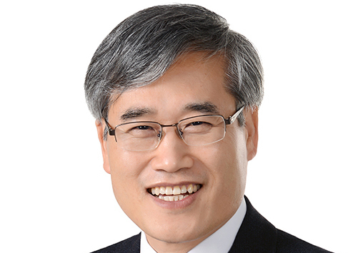 출판기념회 당시 9800원 더치커피 제공…김진용 전 인천경제청장 2심서 무죄(종합)