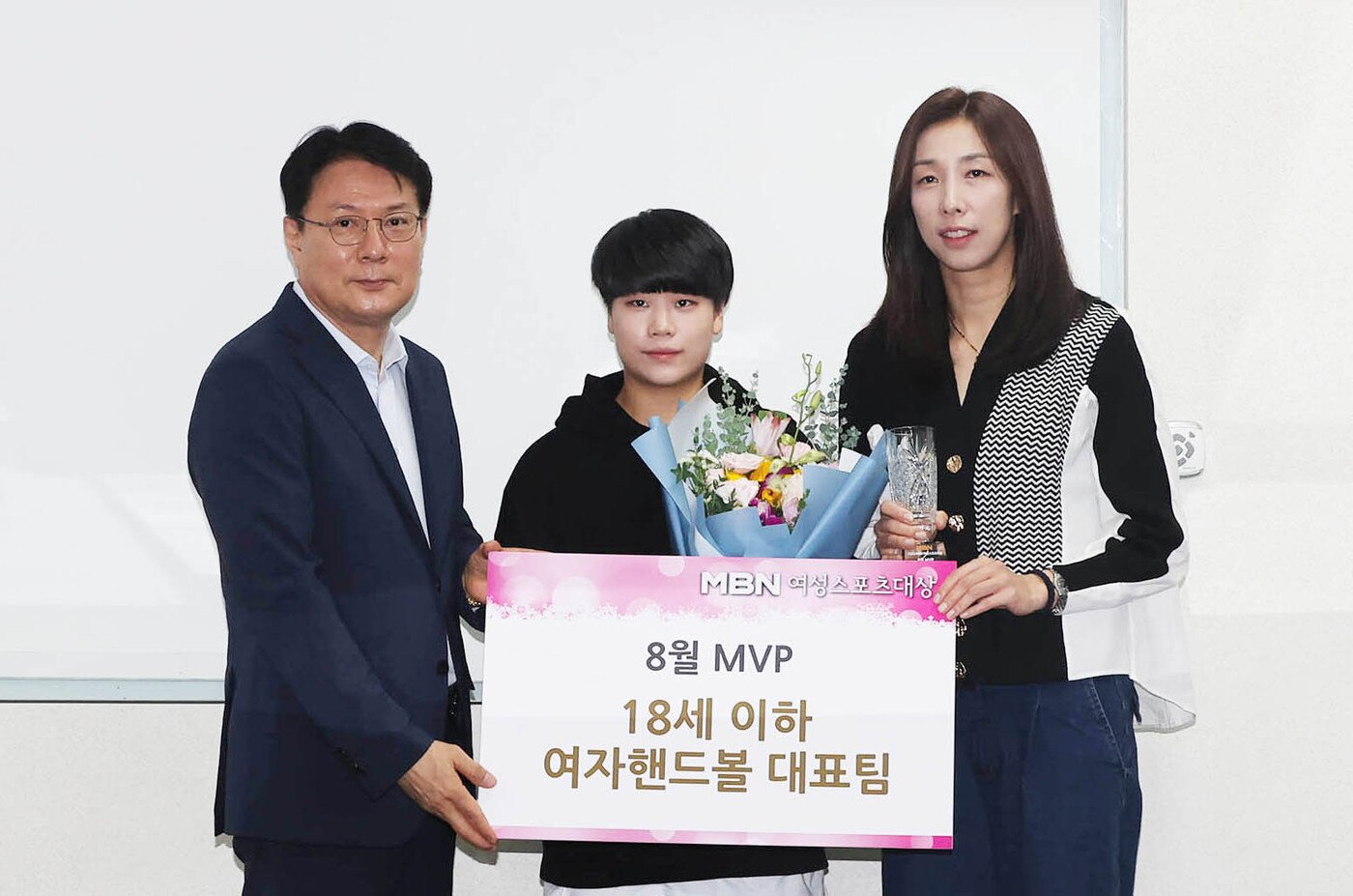 본문 이미지 -  김진순 감독(오른쪽)과 김민서(가운데)(MBN 제공)