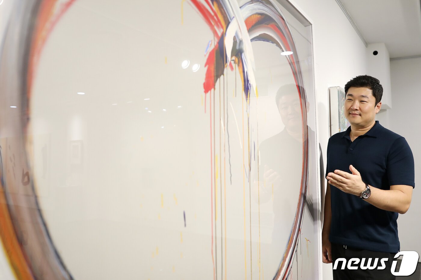 본문 이미지 - 김재욱 열매캠퍼니 대표가 지난 6일 서울 강남구 아트앤가이드 작품 전시관 '취화담'에서 뉴스1과 인터뷰를 하고 있다. 2022.9.6/뉴스1 ⓒ News1 임세영 기자