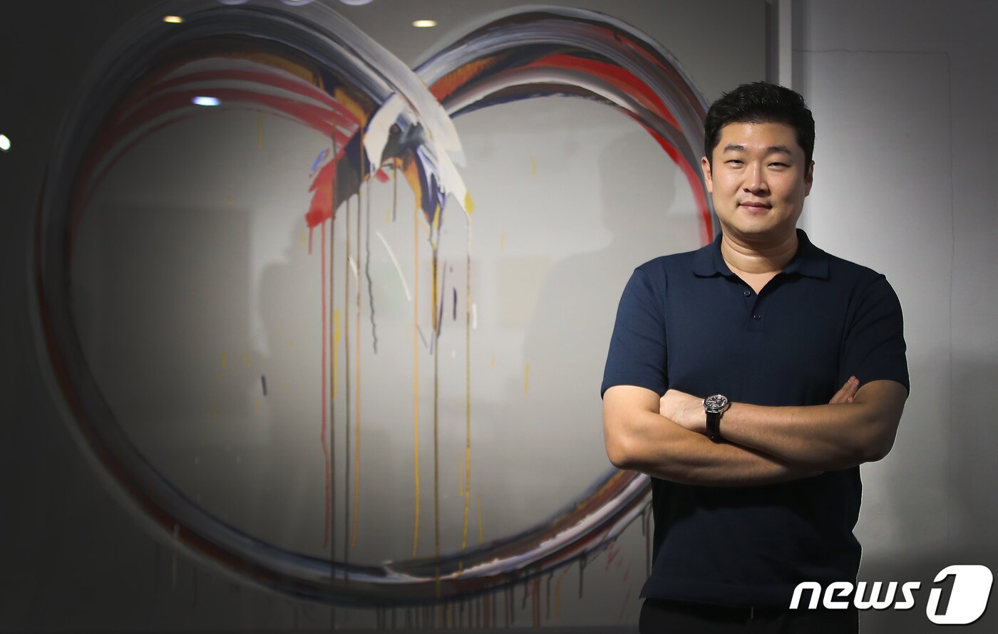 본문 이미지 - 김재욱 열매캠퍼니 대표가 지난 6일 서울 강남구 아트앤가이드 작품 전시관 '취화담'에서 뉴스1과 인터뷰를 하고 있다. 2022.9.6/뉴스1 ⓒ News1 임세영 기자