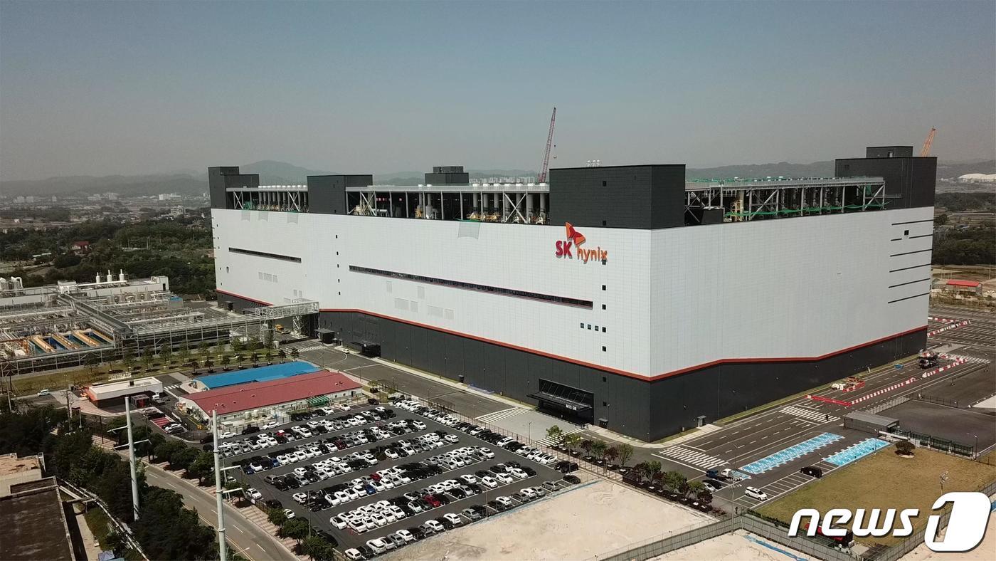 본문 이미지 - SK하이닉스 M15X 공장 전경 ⓒ News1 김용빈 기자
