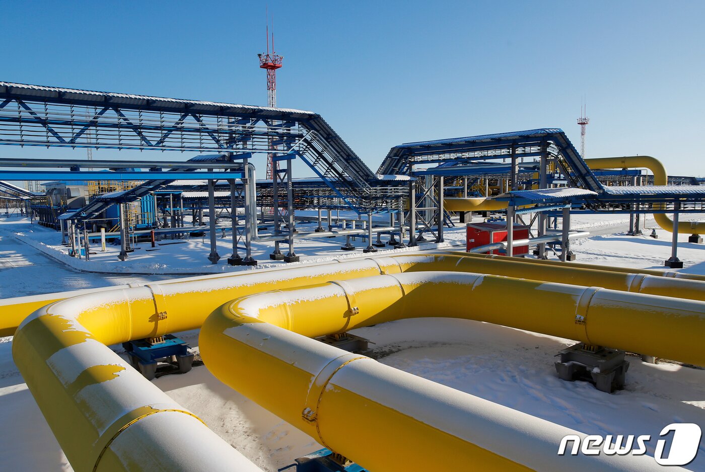 본문 이미지 - 러시아 극동지역과 중국을 잇는 시베리아 파이프라인의 러 가스프롬 측 시설. 019. 11. 29. ⓒ 로이터=뉴스1 ⓒ News1 최서윤 기자