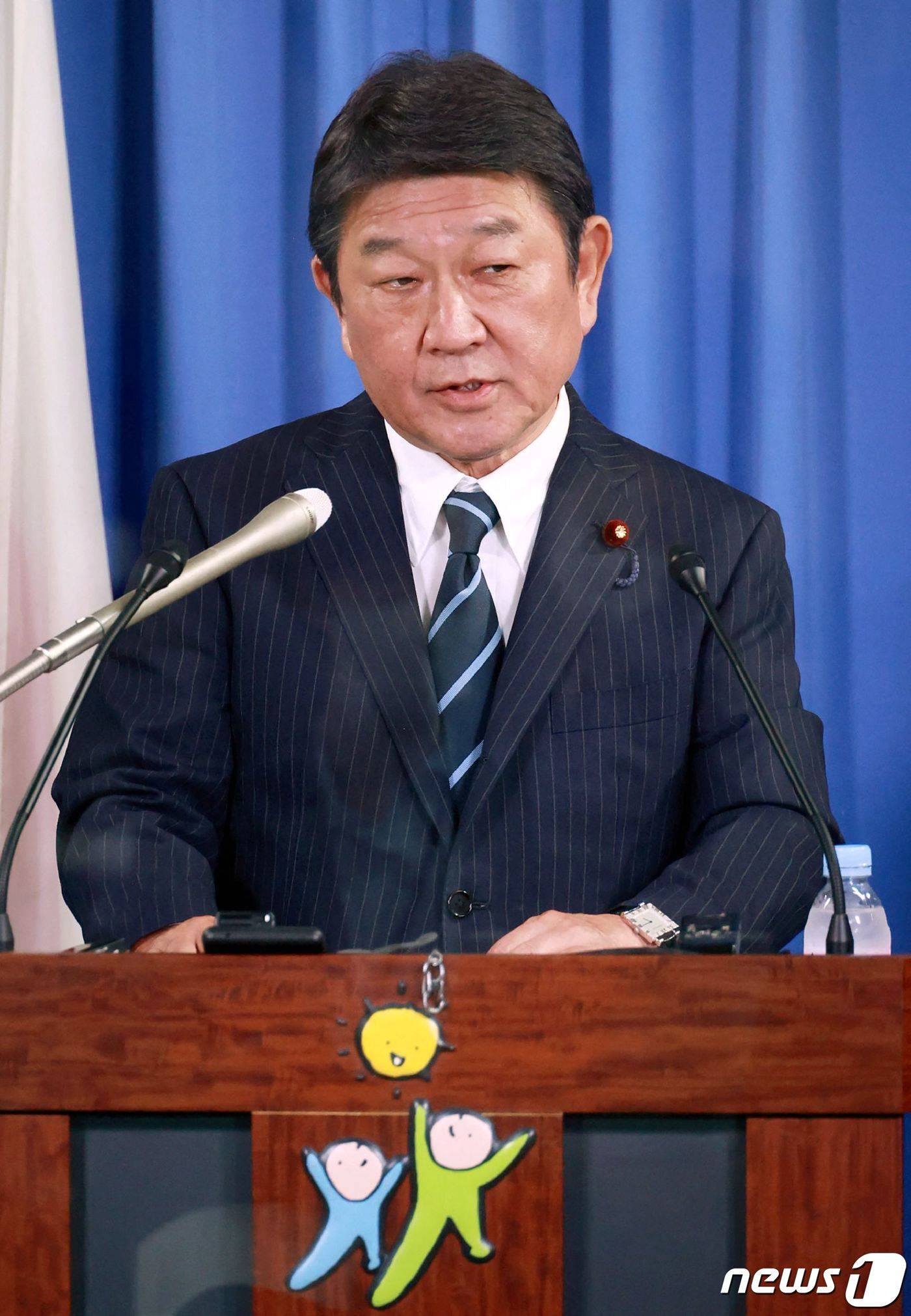 본문 이미지 - 모테기 도시미쓰 일본 자민당 간사장이 8일(현지시간) 도쿄 자민당사에서 기자회견을 갖고 소속 의원의 절반에 가까운 179명이 통일교와 접점이 있었던 것으로 조사됐다고 밝히고 있다. ⓒ AFP=뉴스1 ⓒ News1 우동명 기자