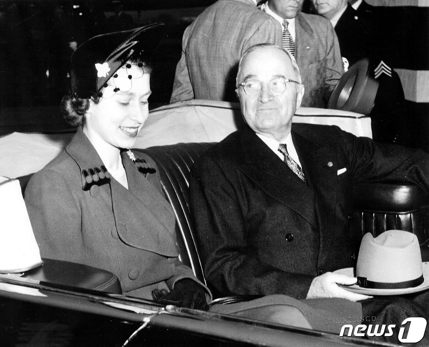 본문 이미지 - 엘리자베스 2세 여왕이 1951년 해리 트루먼 당시 미 대통령과 만났다. ⓒ 로이터=뉴스1 ⓒ News1 정윤영 기자