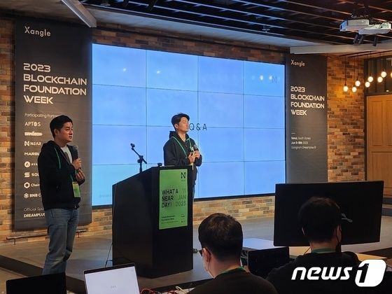 벤 강 니어프로토콜 제너럴매니저가 11일 서울 강남구 한화 드림플러에서 열린 '2023 쟁글 블록체인 파운데이션 위크'에서 발표하고 있다.