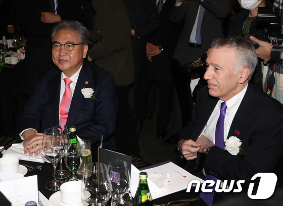 한국이미지상 2023 참석한 박진 장관과 골드버그 주한 미국대사