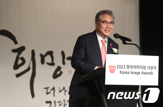 한국이미지상 시상식, 축사하는 박진 외교장관