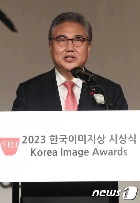 박진 외교장관, 한국이미지상 시상식 축사