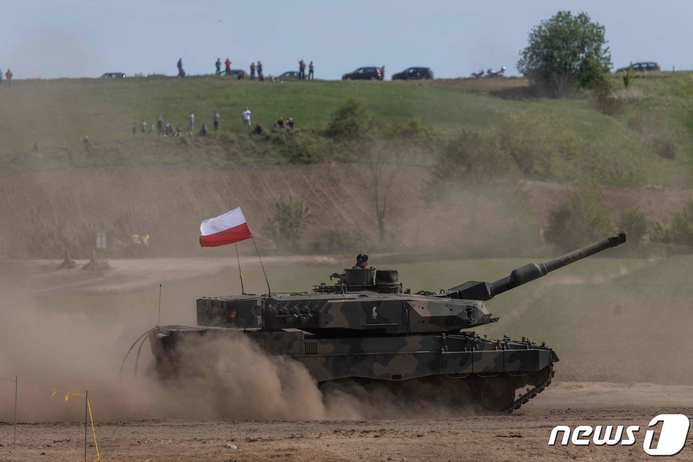 폴란드가 운용하는 독일제 레오파드 전차가 지난해 5월 폴란드에서 치러진 폴란드-미국-프랑스-스웨덴의 합동 훈련에서 활용되고 있다. ⓒ AFP=뉴스1 ⓒ News1 강민경 기자