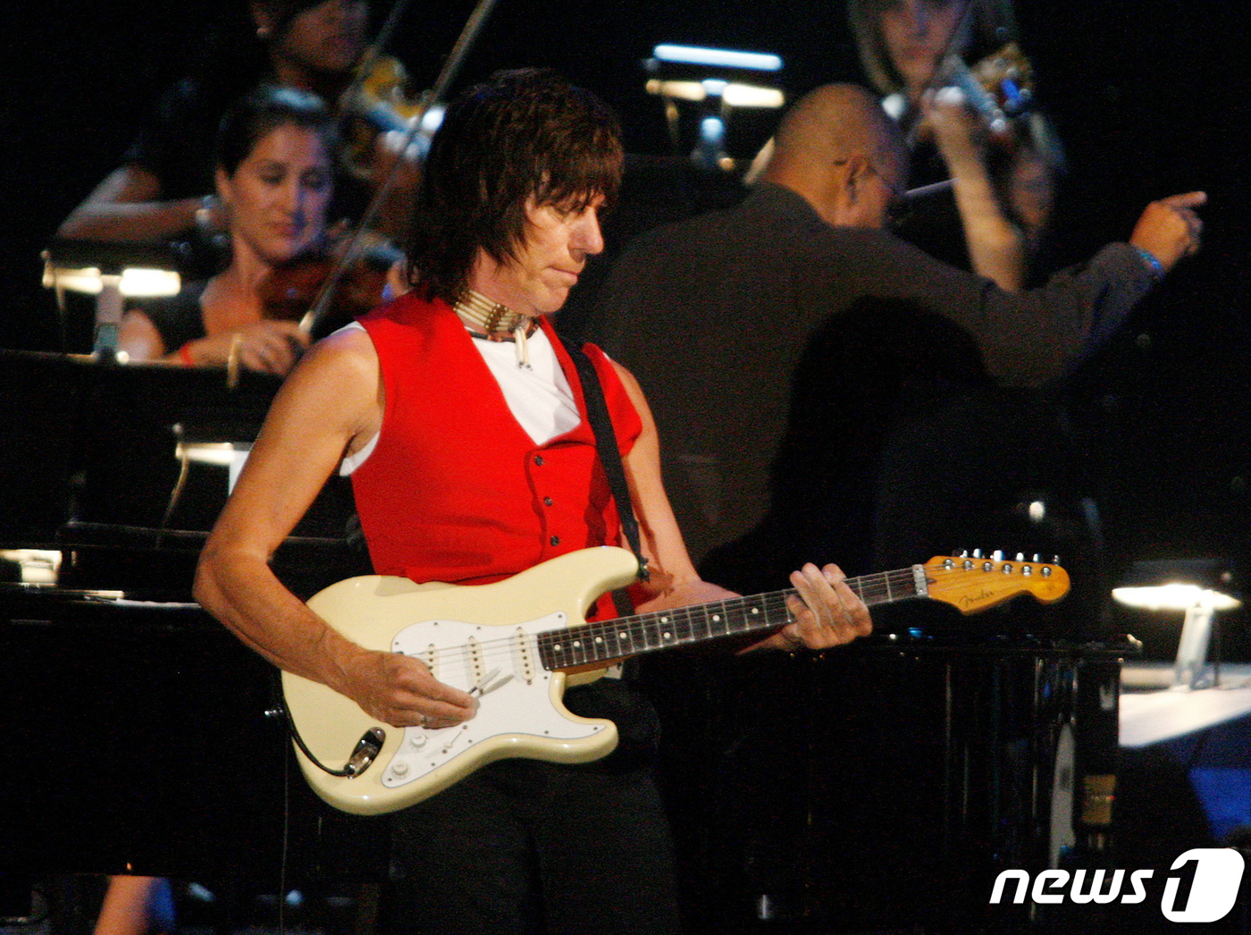 (로스앤젤레스 로이터=뉴스1) 이유진 기자 = 세계적 기타리스트 제프 벡이 11일(현지시간) 78세를 일기로 세상을 떠났다. 2008년 7월 미국 로스앤젤레스에서 공연을 하던 그의 …