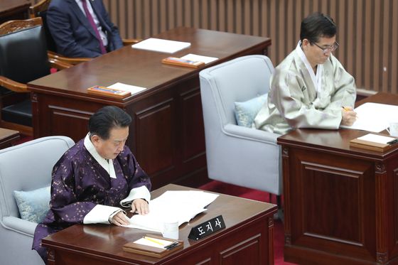 김영환 지사 광역단체장 직무수행 평가 18개월째 10위권 밖