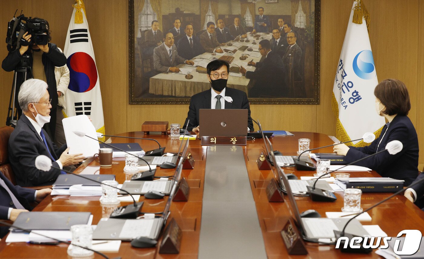 본문 이미지 - 2023년 첫 한국은행 금융통화위원회 회의. 2023.1.13/뉴스1