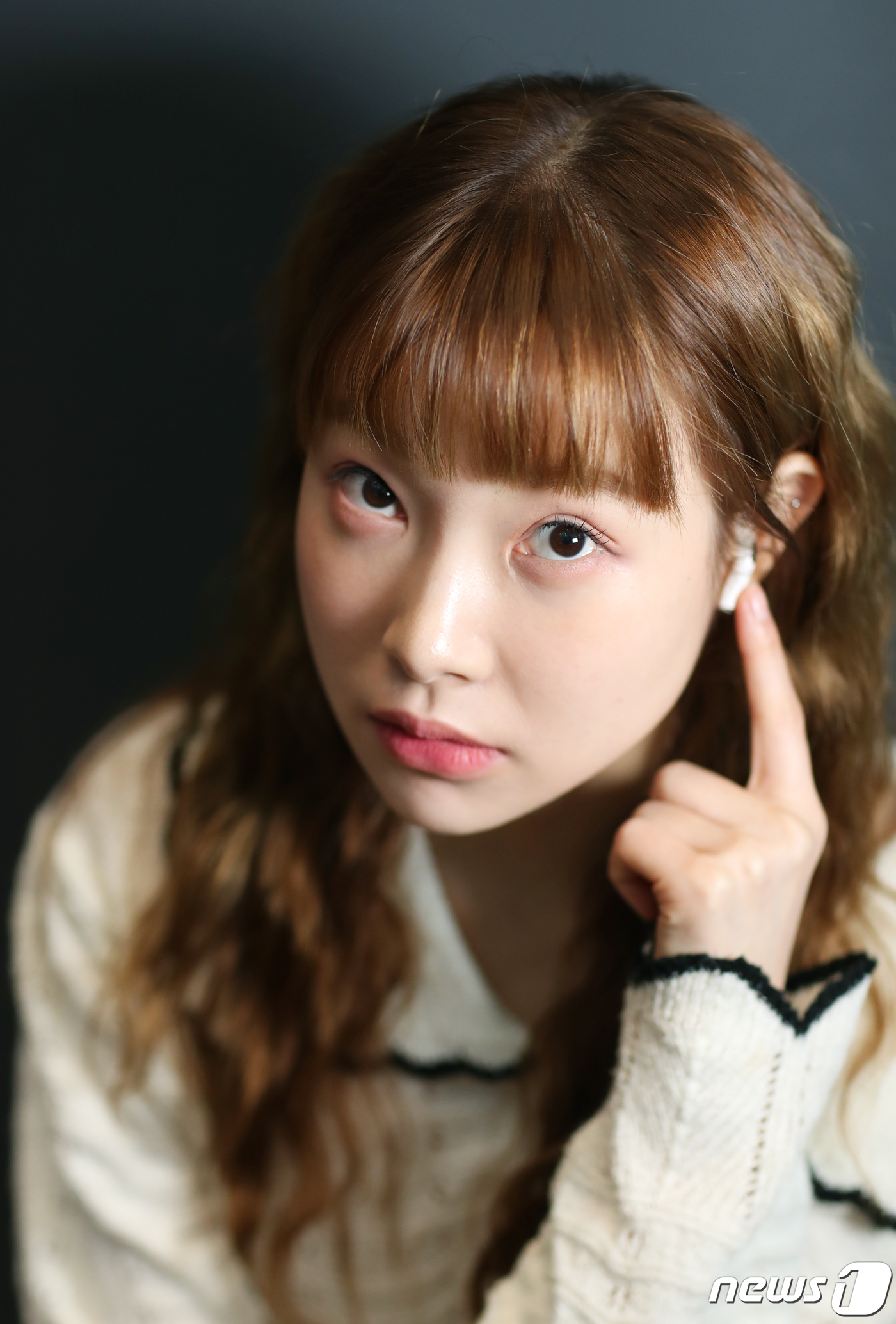 (서울=뉴스1) 권현진 기자 = 배우 김아영이 서울 종로구 뉴스1 사옥에서 열린 인터뷰에 앞서 포즈를 취하고 있다.김아영은 쿠팡플레이 코미디 프로그램 'SNL 코리아 시즌3' 인기 …