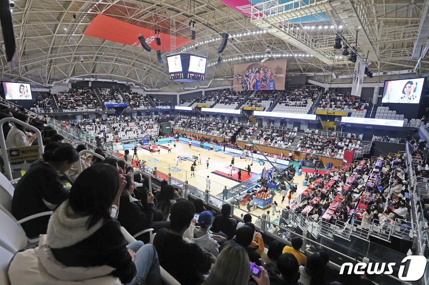 본문 이미지 - 15일 경기도 수원 KT 소닉붐 아레나에서 2022-2023 SKT 에이닷 프로농구 올스타전이 열리고 있다. 수원에서 올스타전이 개최되는 것은 이번이 처음이다. 2023.1.15/뉴스1 ⓒ News1 조태형 기자